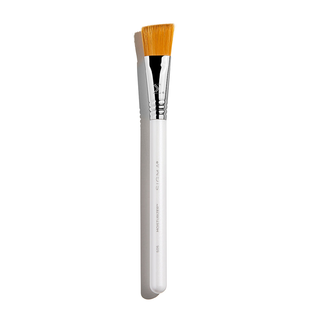 Skincare moisturizer brush by Sigma Beauty