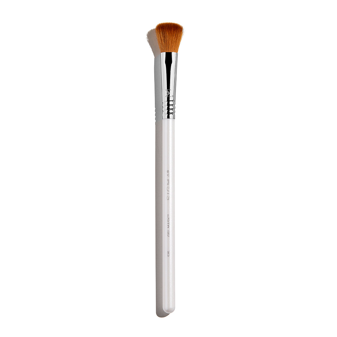 Skincare brush for gel masks by Sigma Beauty