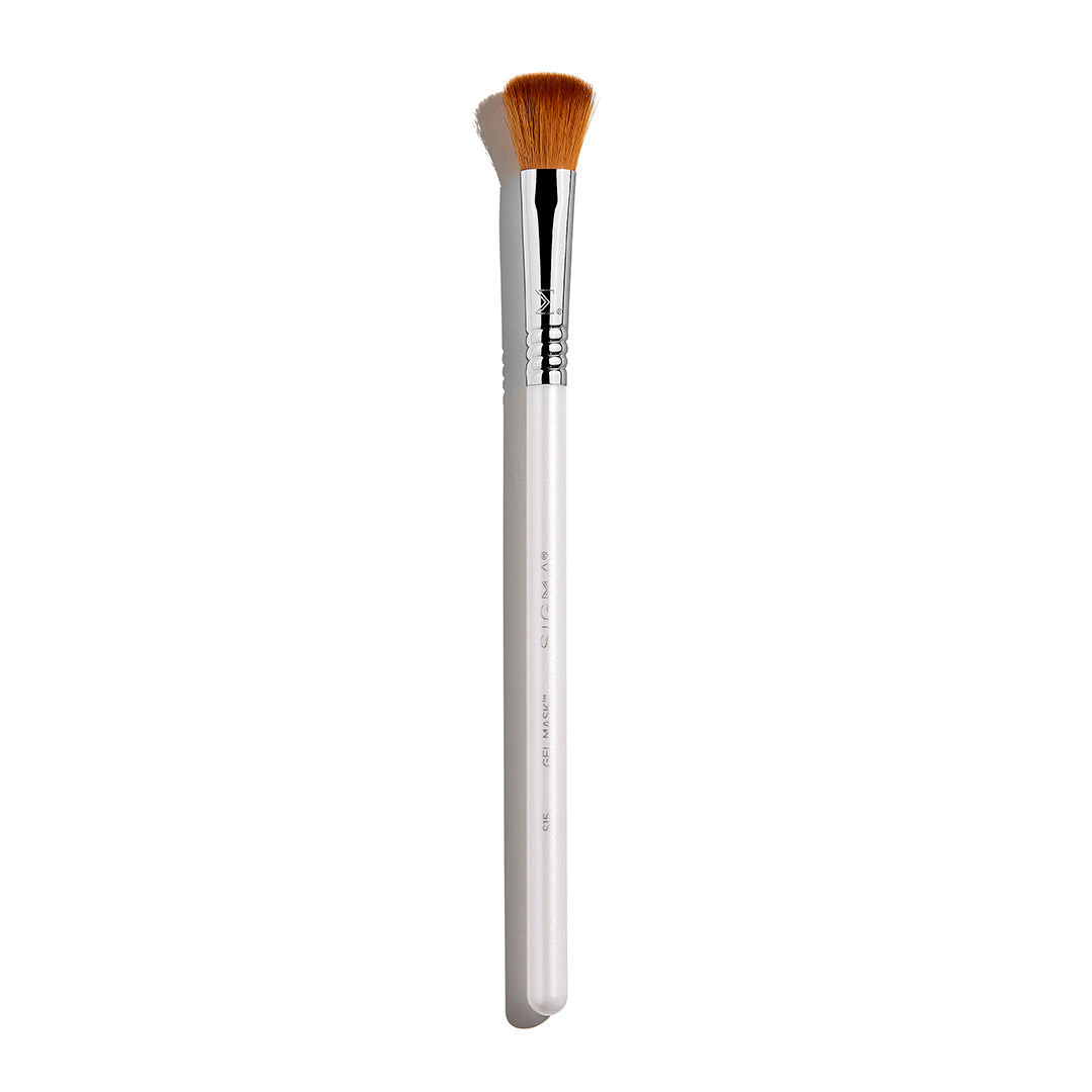 Skincare brush for gel masks by Sigma Beauty 