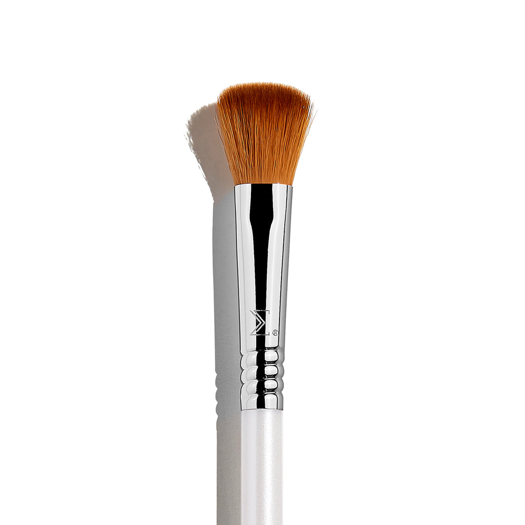 Skincare brush for gel masks by Sigma Beauty