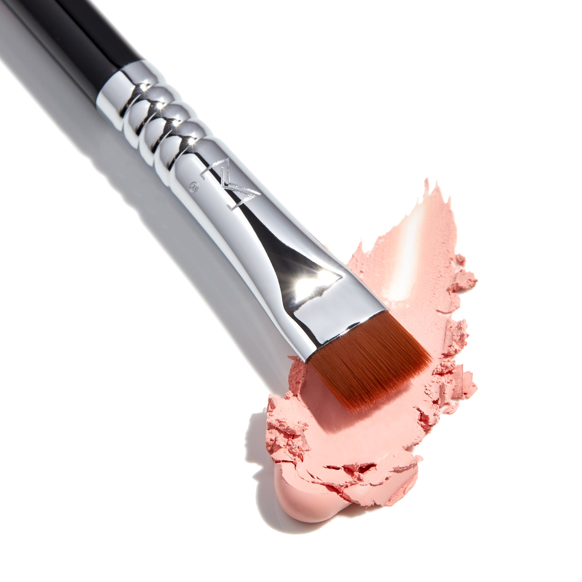 E15 Flat Definer Brush