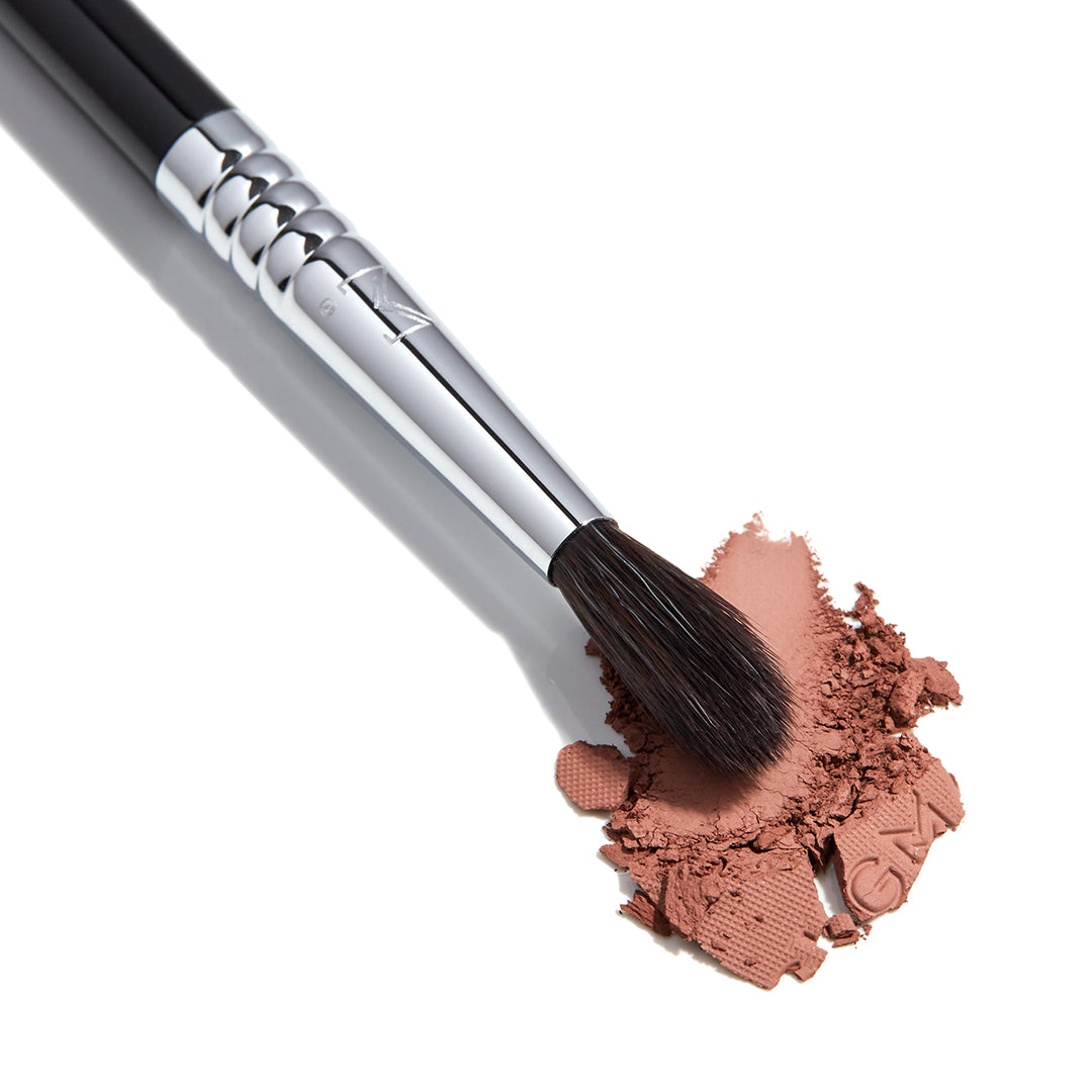 E33 Detail Diffused Crease™ Brush