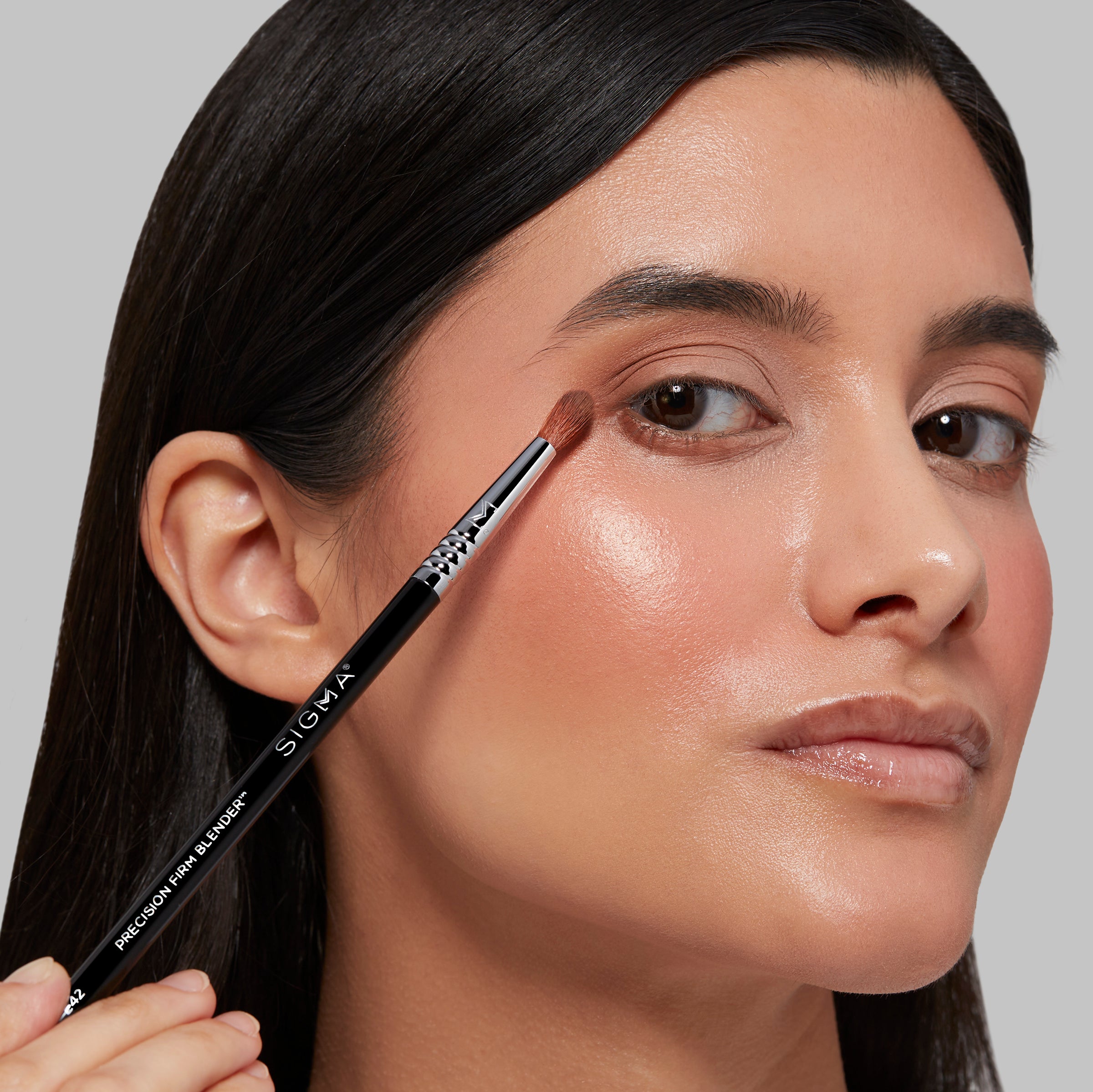 E42 Precision Firm Blender™ Brush