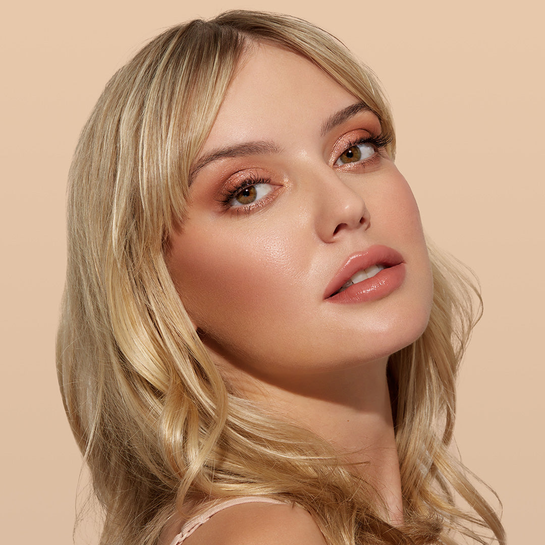 PEACH PIE EYESHADOW QUAD MODEL