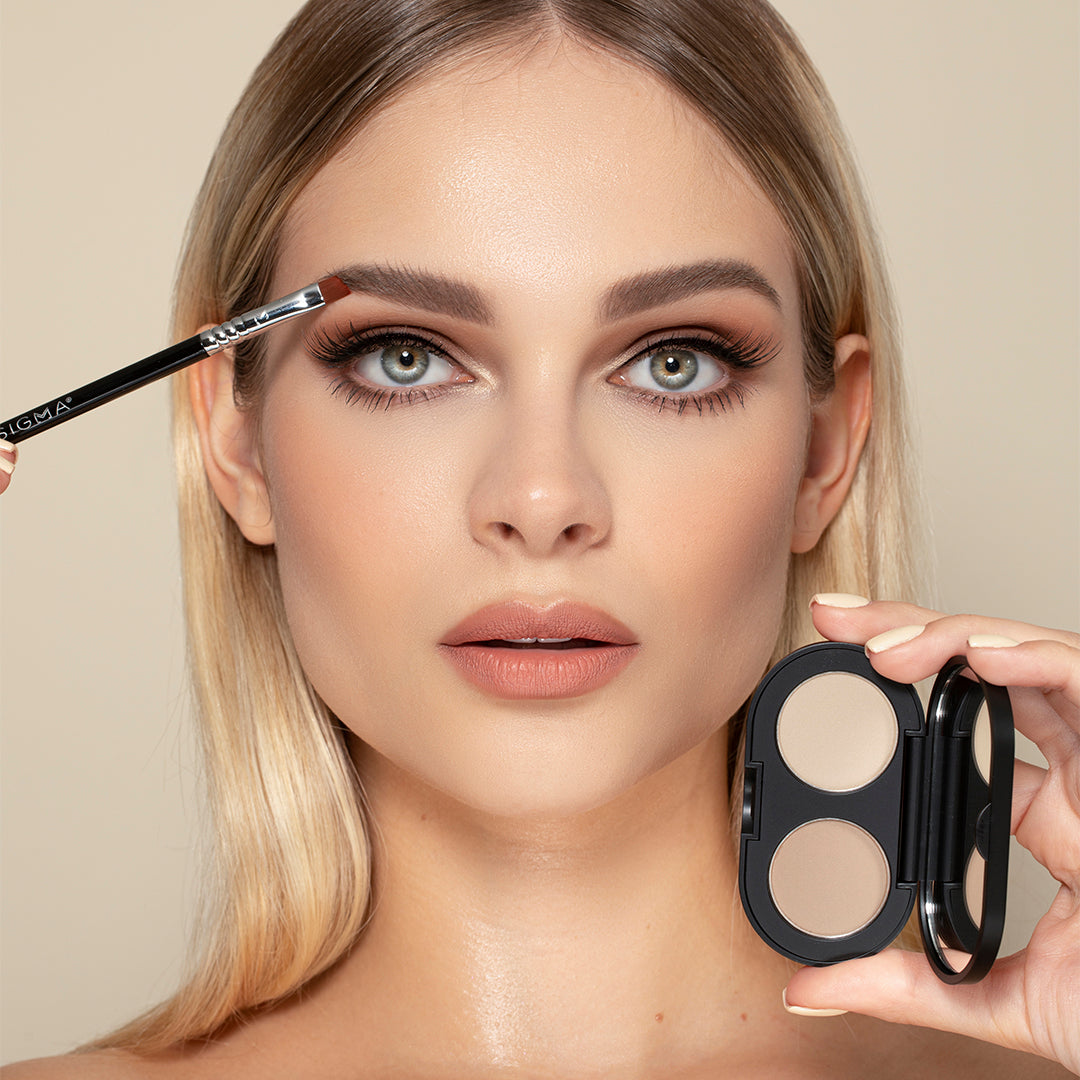 COLOR + SHAPE BROW POWDER DUO - LIGHT MODEL