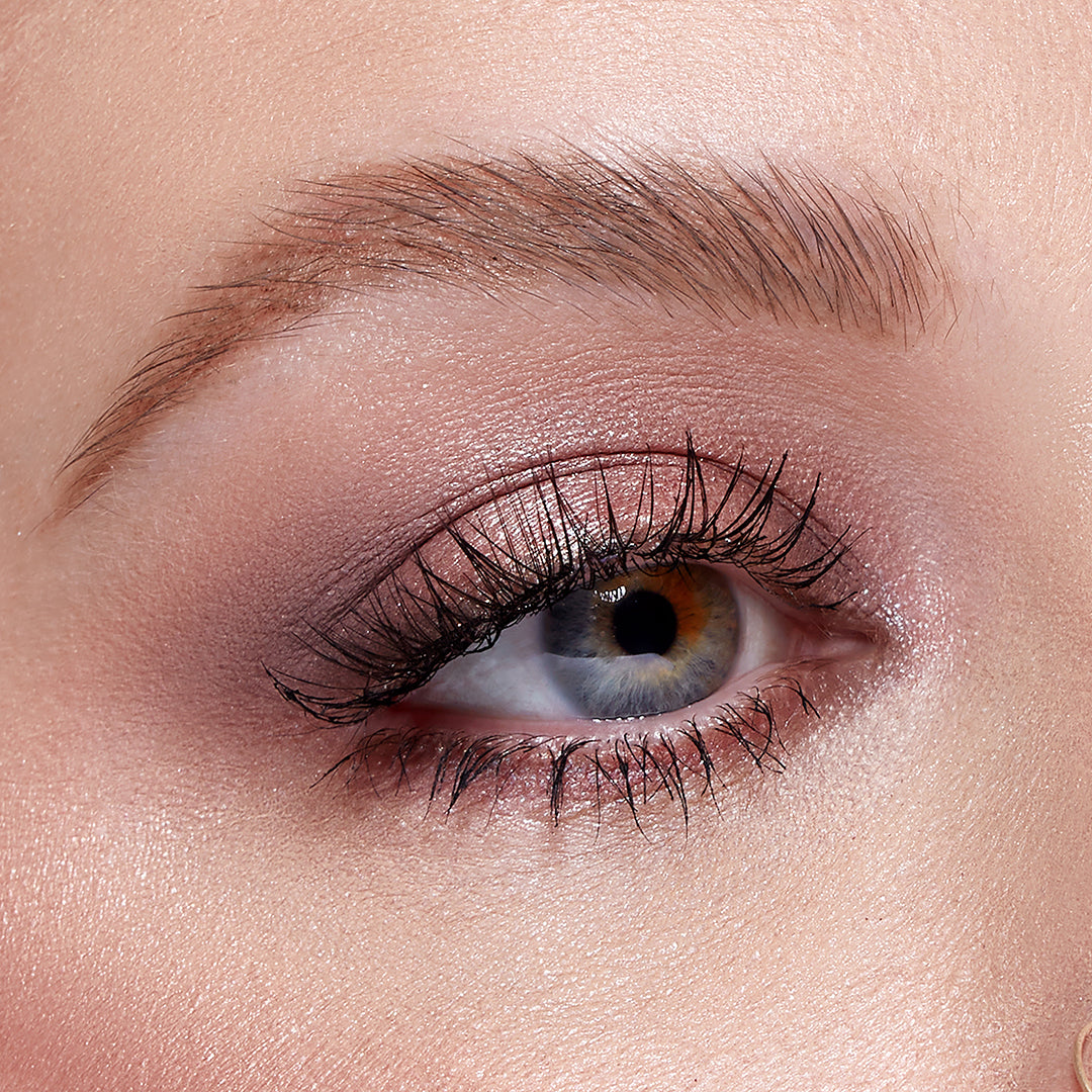 Macro eyeshadow look featuring the Sigma Beauty New Mod 7-shade Mini Eyeshadow Palette