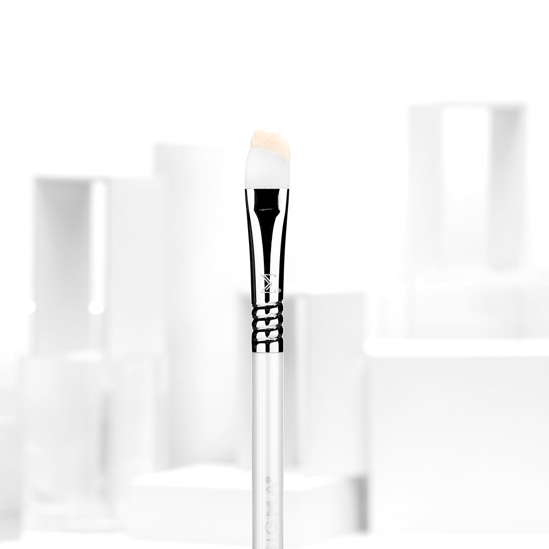 Skincare spatula brush by Sigma Beauty