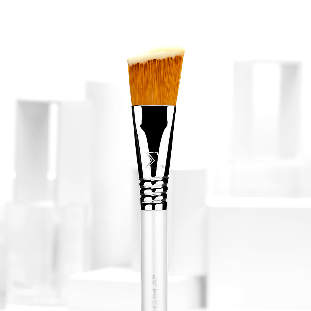 Skincare moisturizer brush by Sigma Beauty
