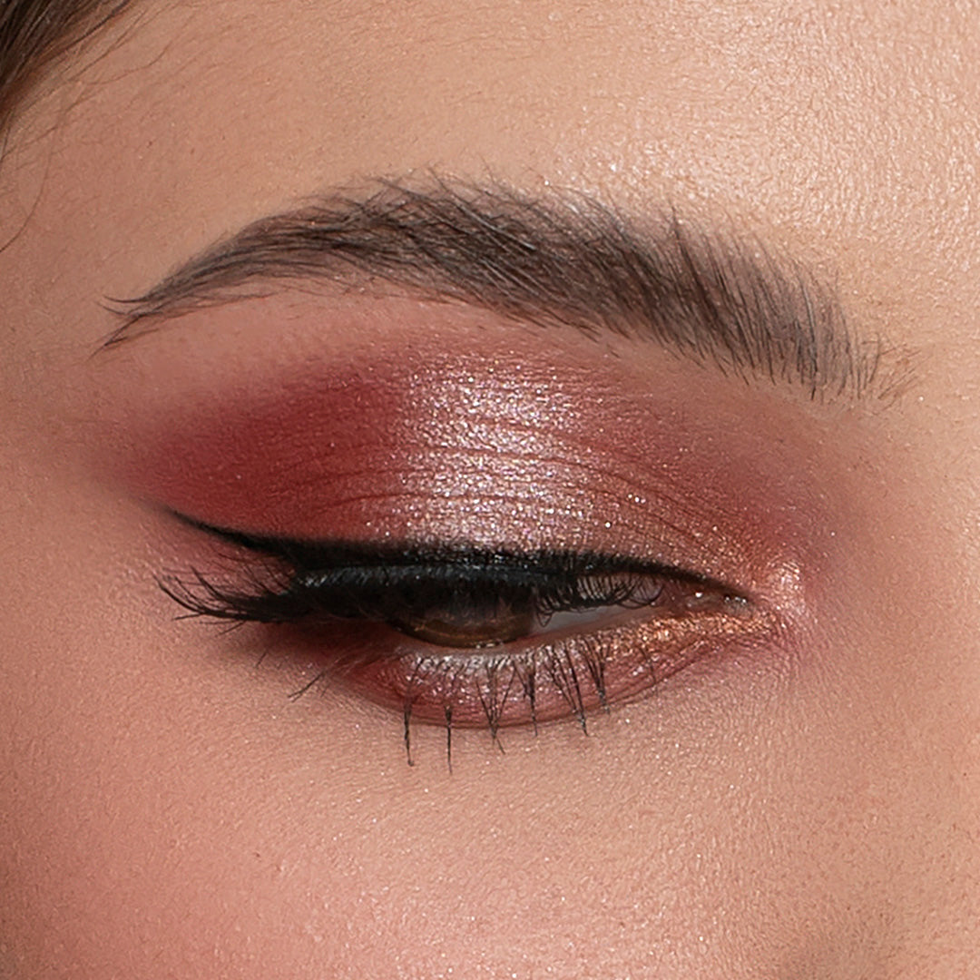 Macro eyeshadow look featuring the Sigma Beauty Warm Neutrals Mini 7-Shade Eyeshadow Palette