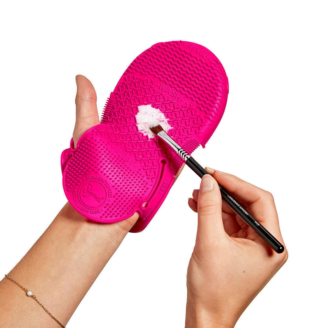 Sigma Spa® Express Brush Cleaning Glove