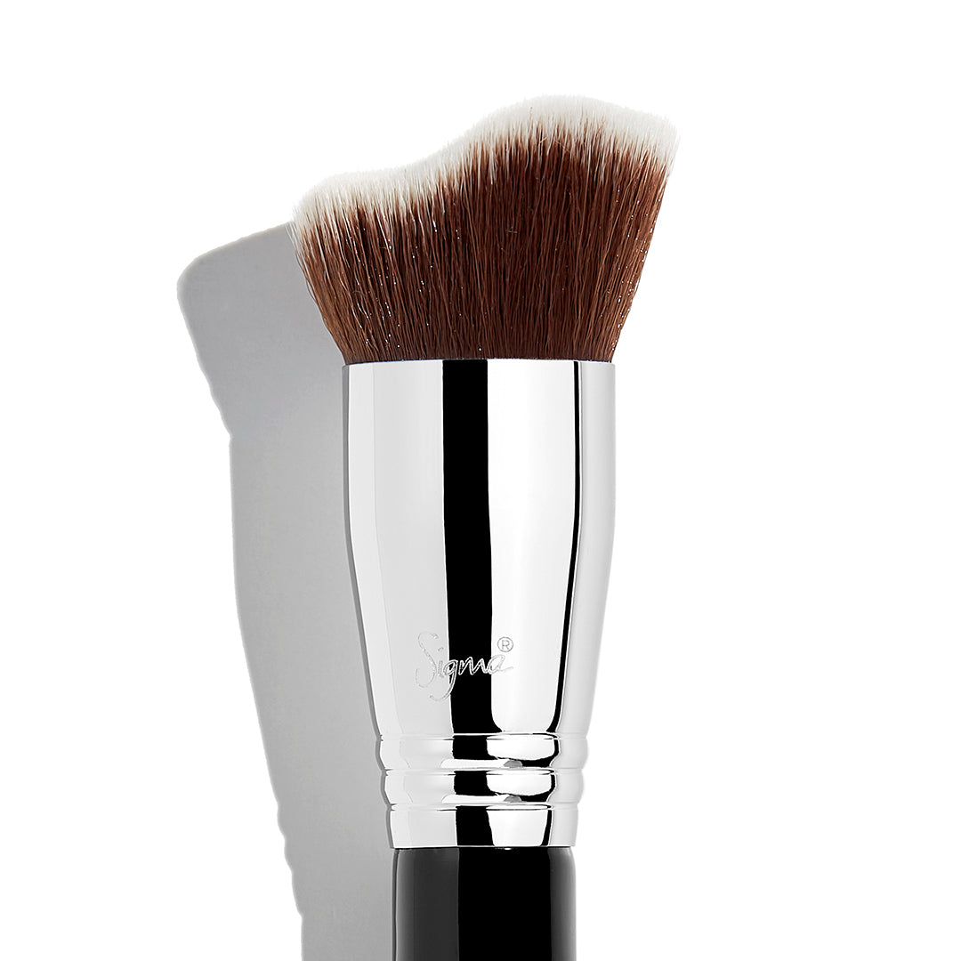 F83 Curved Kabuki™ Brush - Classic