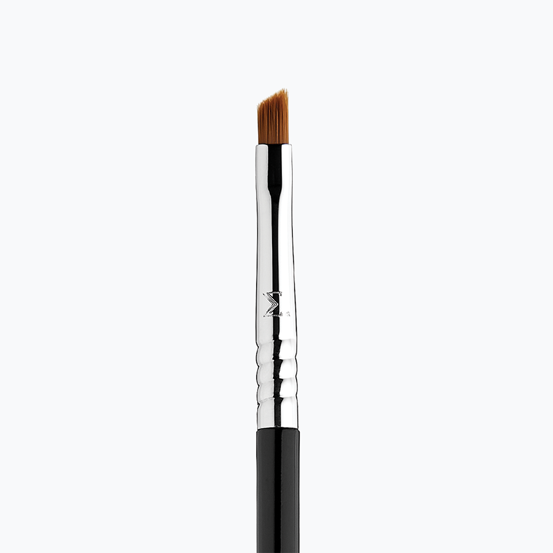 E06 WINGED LINER™ BRUSH