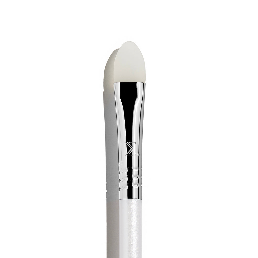 Skincare spatula brush by Sigma Beauty 