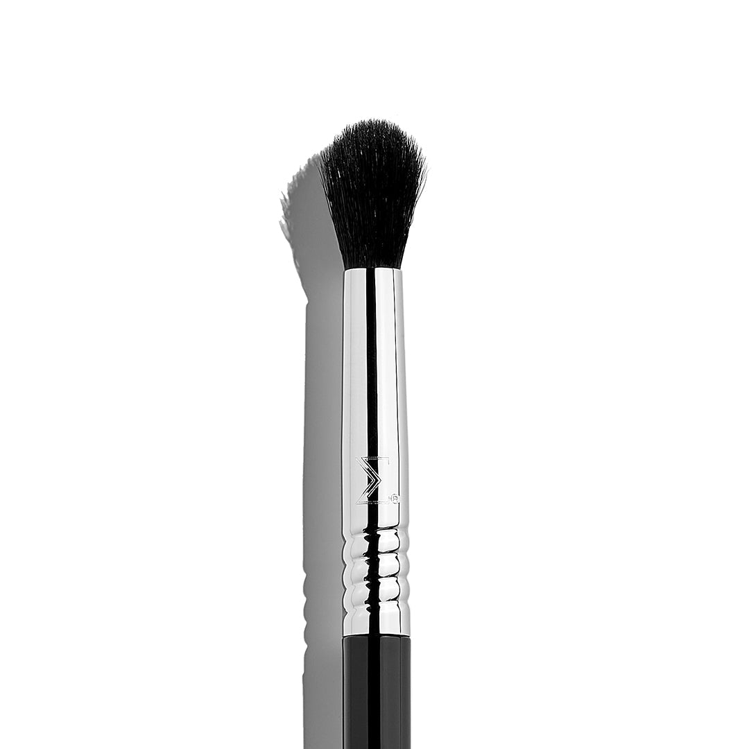 ‍E38 Diffused Crease™ Brush (100% off)