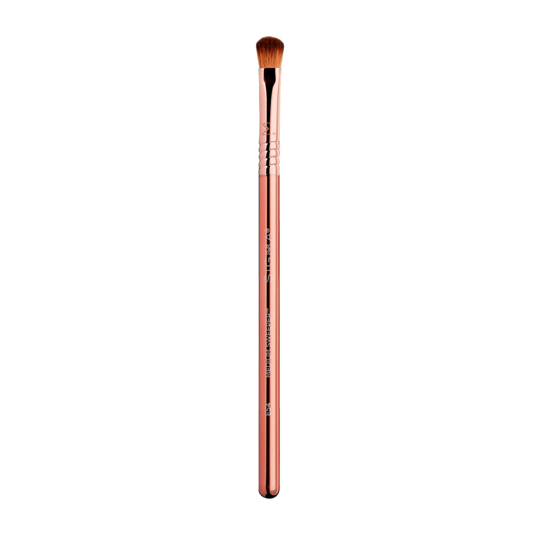 Sigma Beauty E54 Medium Sweeper™ - Iconic Brush