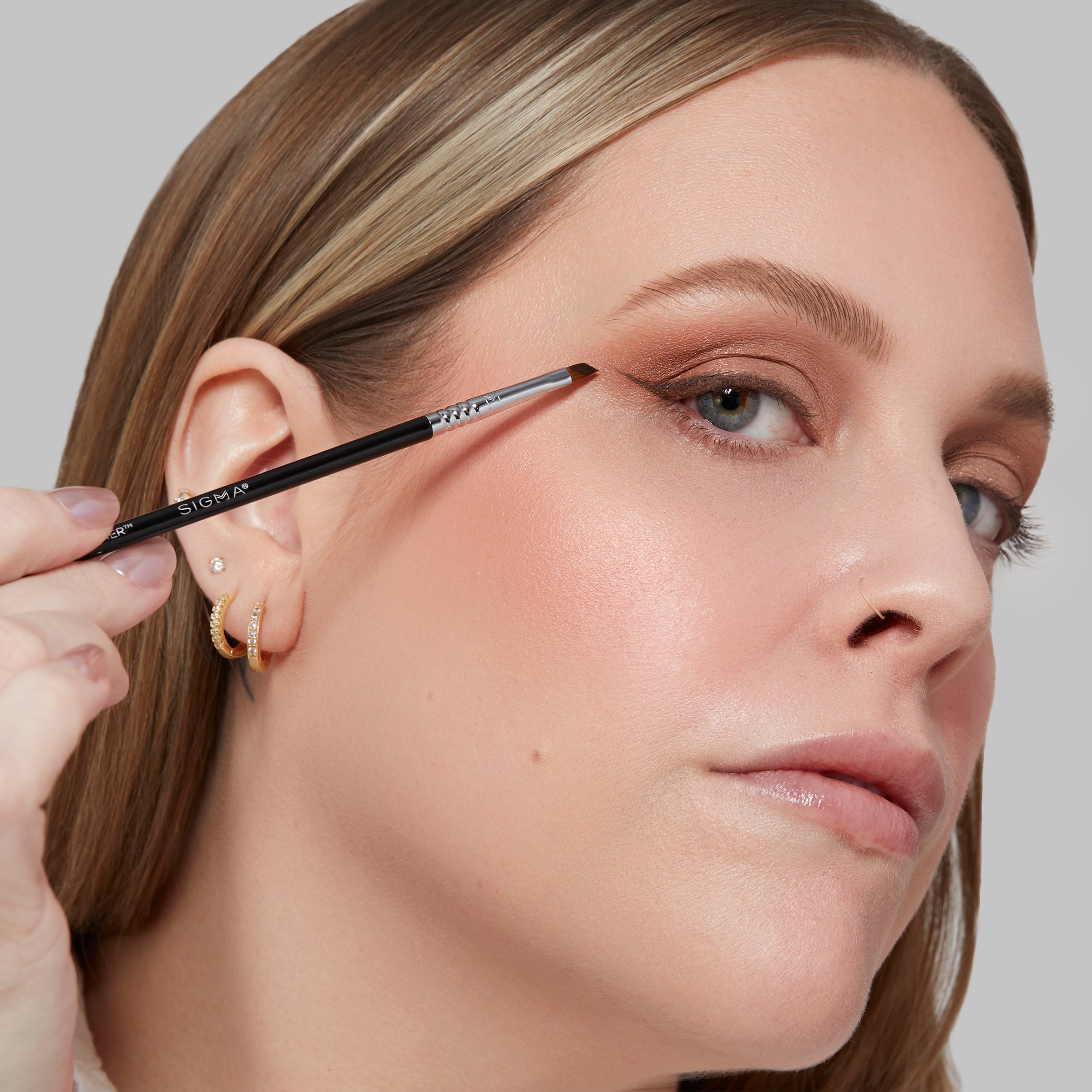 E06 Winged Liner™ Brush