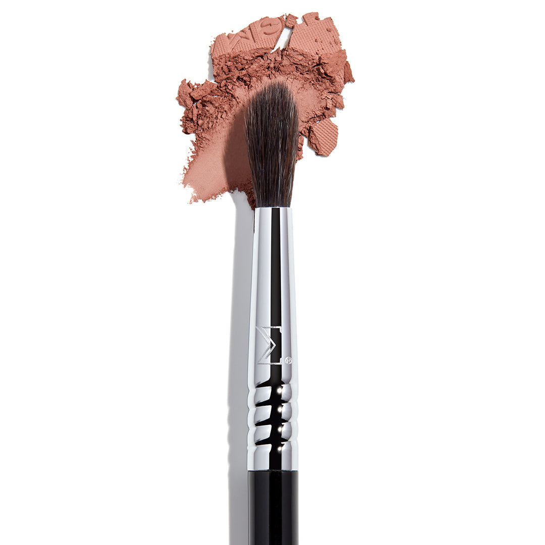 E33 Detail Diffused Crease™ Brush