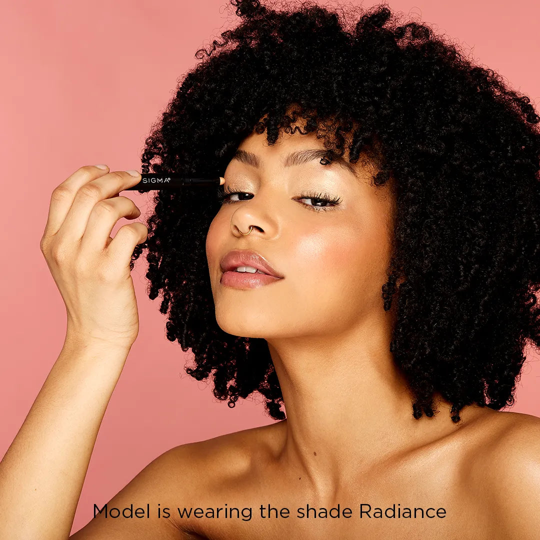Radiance Eyeshadow Base Primer on model 