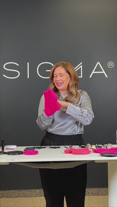 2X Sigma Spa® Brush Cleaning Glove Demo Video