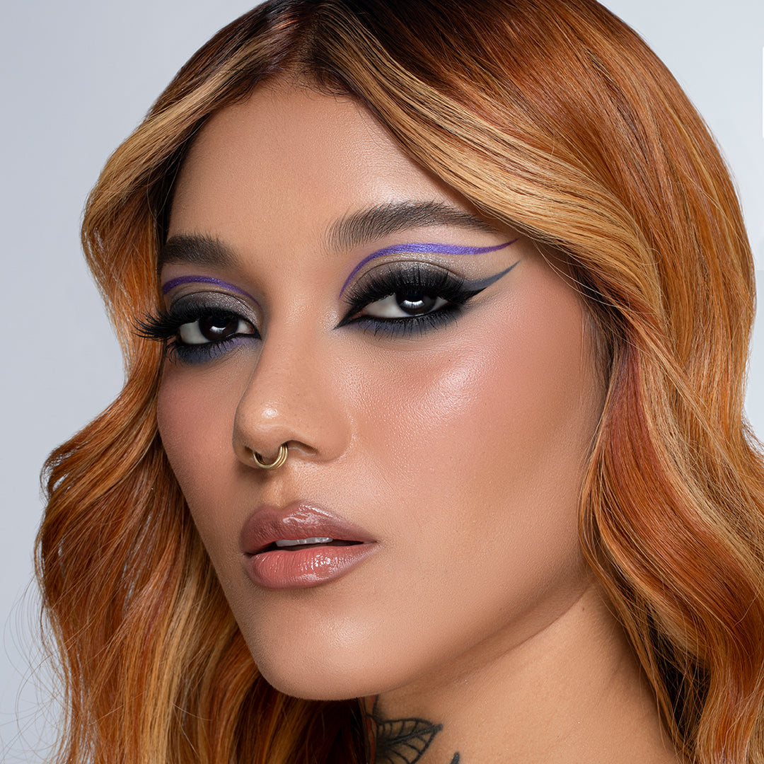 AN KNOOK PRO EYESHADOW PALETTE MODEL IMAGE
