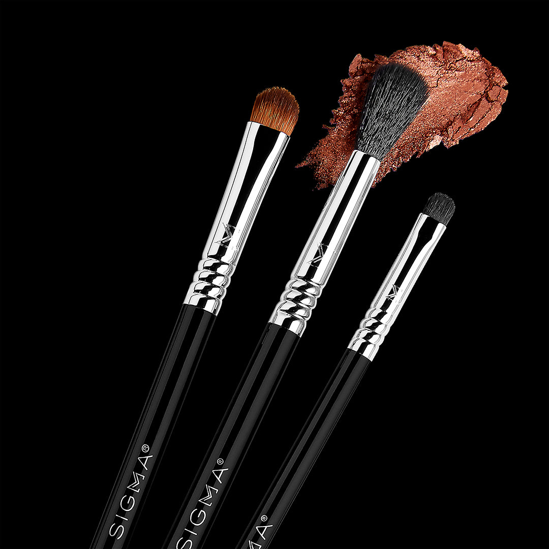 E21 SMUDGE BRUSH WITH SWATCH AND OTHER BRUSHES