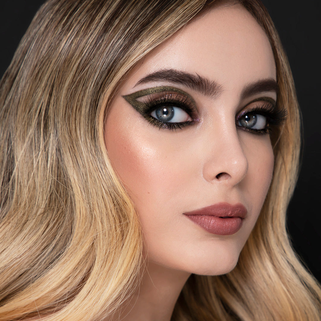 UNTAMED EYESHADOW PALETTE MODEL IMAGE